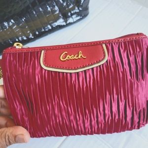 💯 % authentic coach Wallet small hand bag wristlet wine red brand new